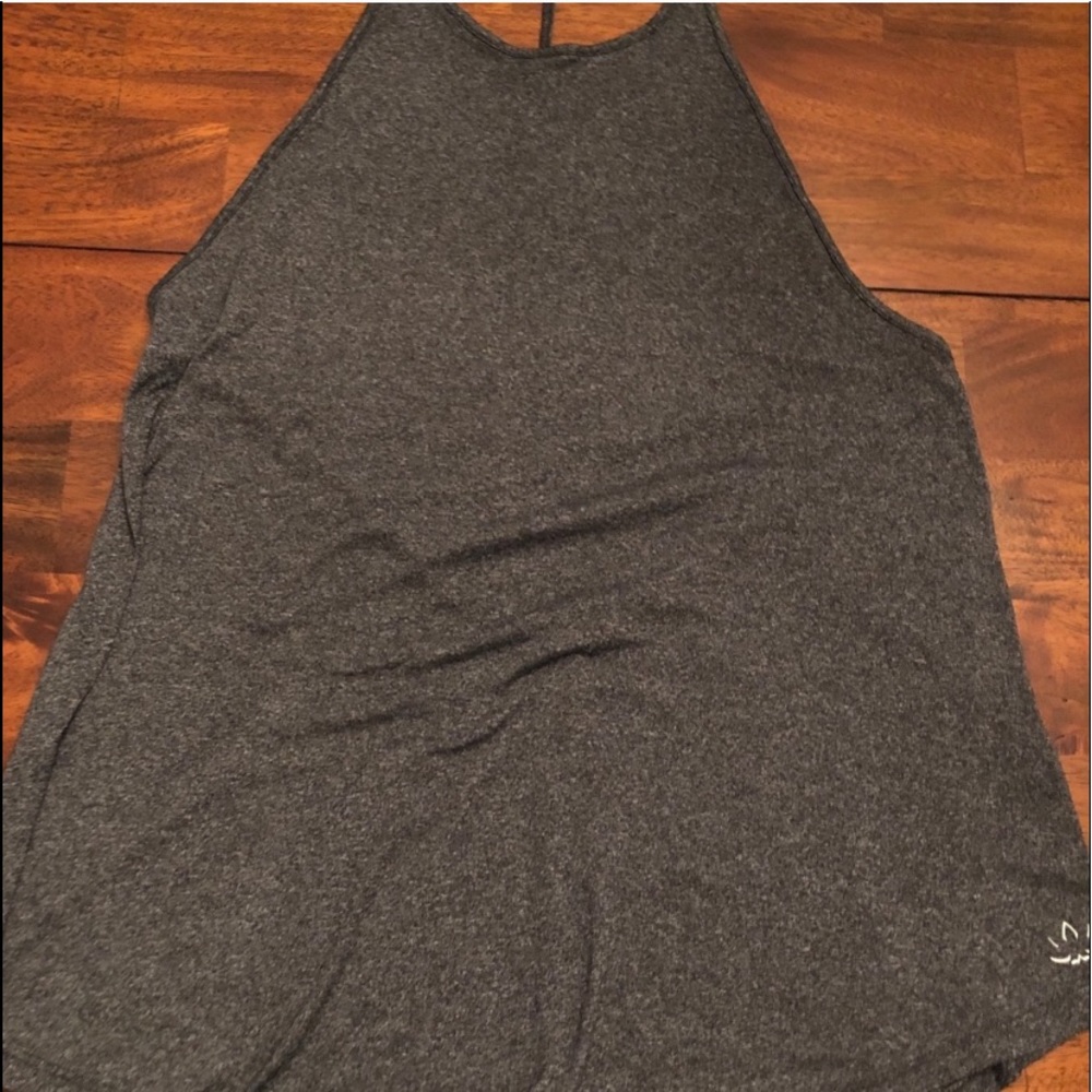 Beyond Yoga med high neck flowy tank